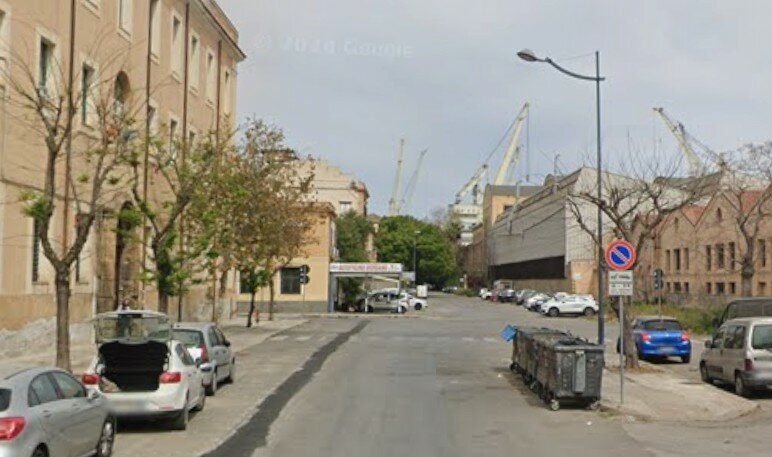 Il tir la investe e la trascina, muore in ospedale