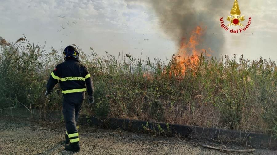 Incendio vicino a Fontanarossa, voli dirottati