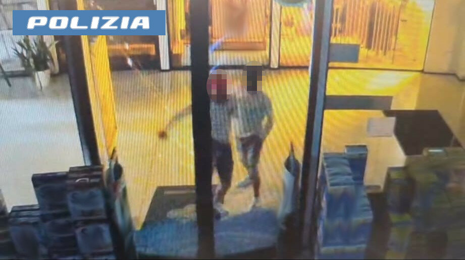 Acireale: ladri incastrati dalle impronte digitali