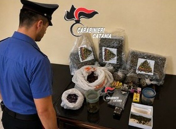 Spacciava al Tondicello della Plaia, in casa 5 chili di droga Spacciava al Tondicello della Plaia, in casa 5 chili di droga
