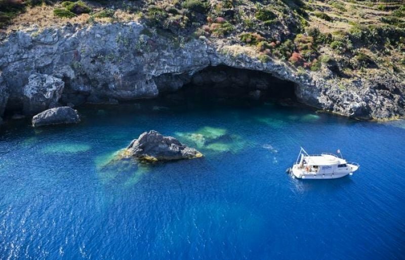 Non parte il traghetto: 'Equipaggio deve riposare'