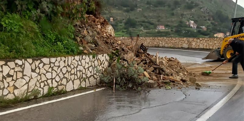 Frana sulla strada, chiusa statale a Cefal&ugrave;