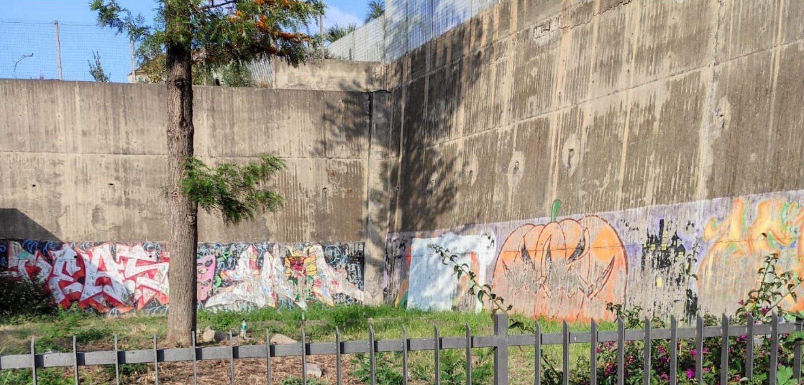 Imbrattano i muri della stazione: 3 denunciati