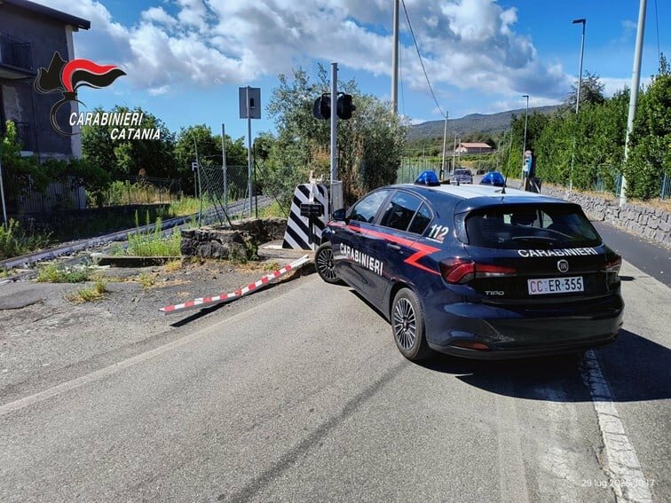 Ruba nei magazzini della Circumetnea