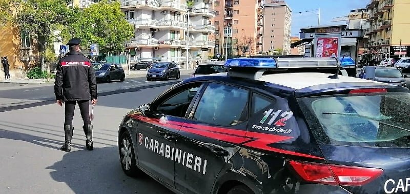Catania, spari contro negozio