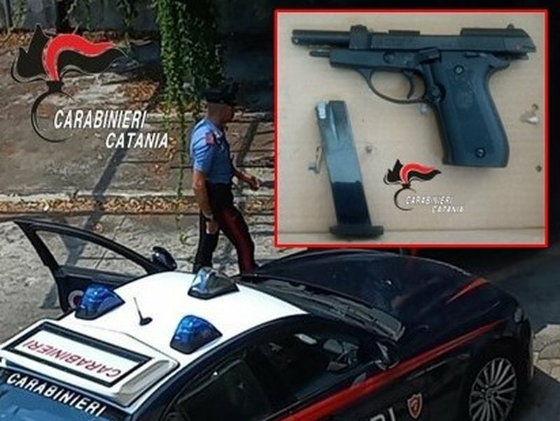 Catania: a passeggio con una pistola modificata e pronta a sparare, arrestato
