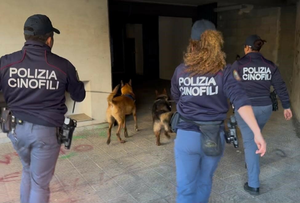 Catania: oltre un chilo di droga nell'auto abbandonata