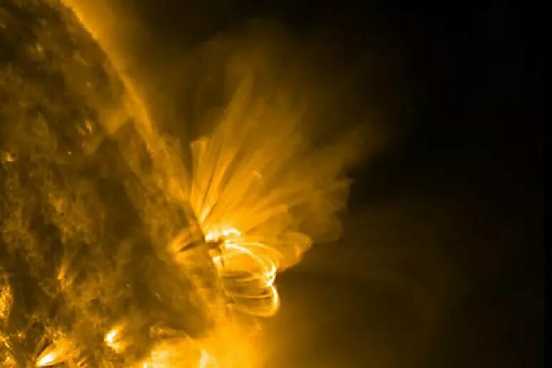 Tempesta solare sulla Terra, è la più potente dal 2003 Tempesta solare sulla Terra, è la più potente dal 2003