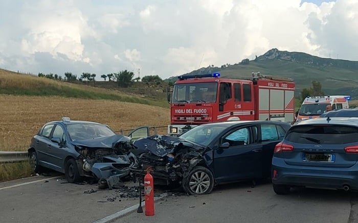 Scontro nel Nisseno: muore una donna
