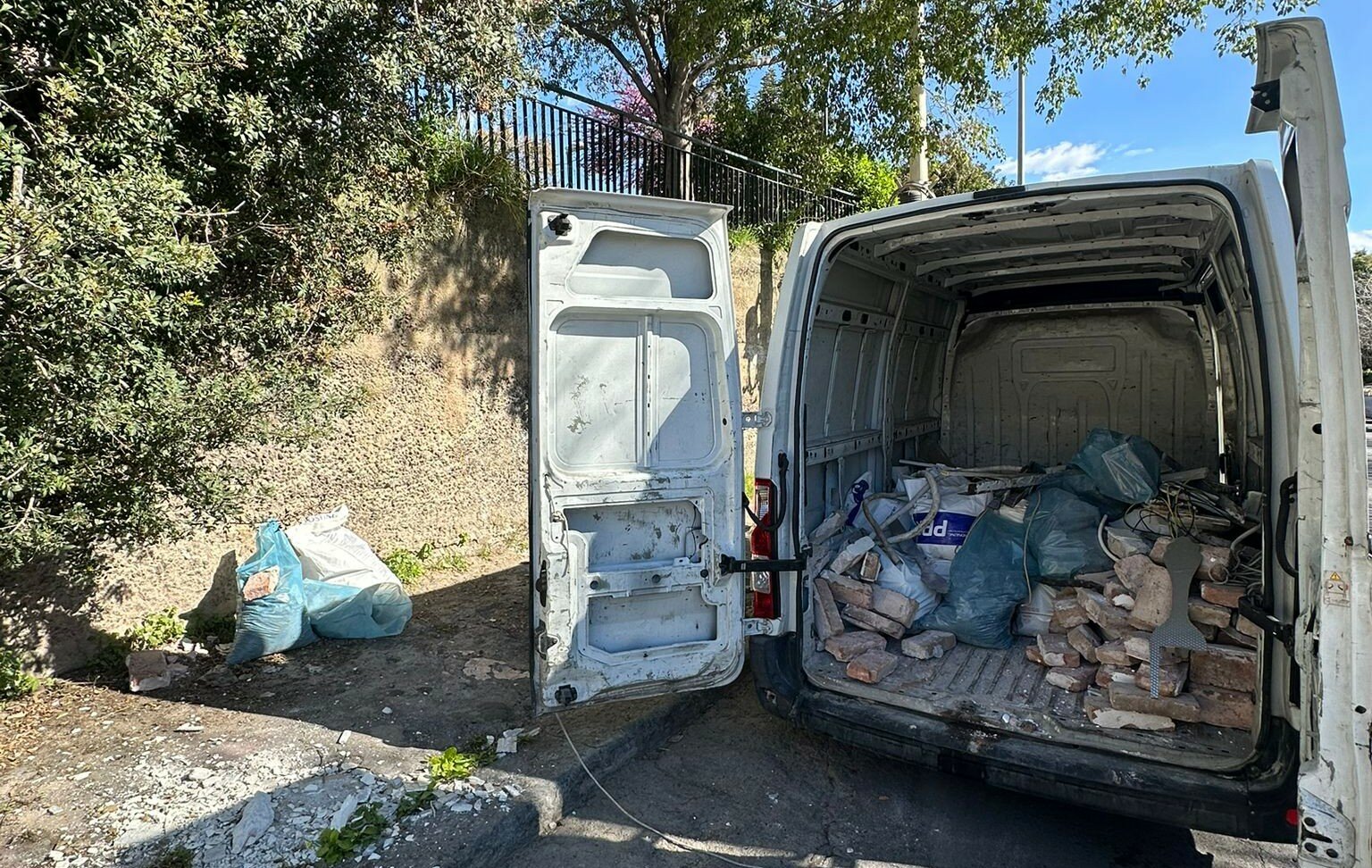 furgone-materiale-edile.jpeg