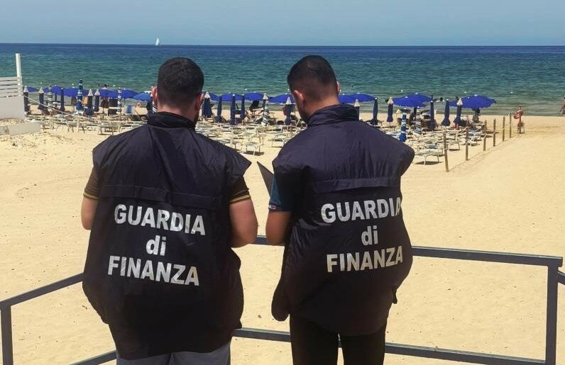 Bigiotteria inutilizzabile nel negozio marinaro