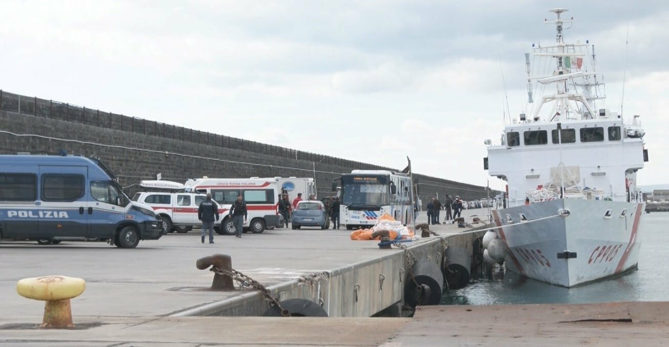 Sbarchi di migranti a Catania e Augusta Sbarchi di migranti a Catania e Augusta