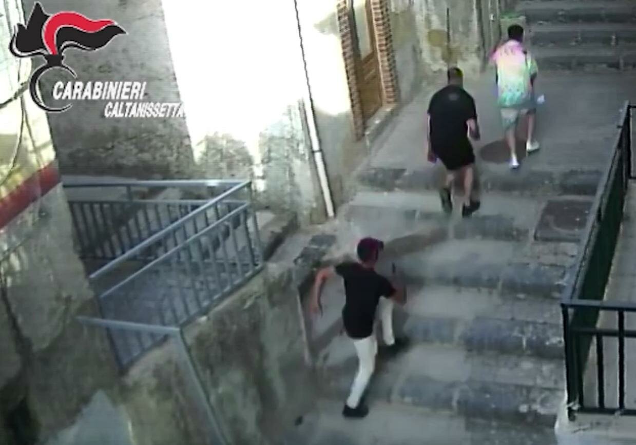 Spedizione per uccidere due fratelli: 5 arresti