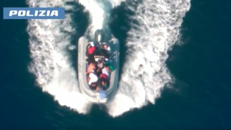 Traffico migranti su gommoni di lusso: 12 fermi