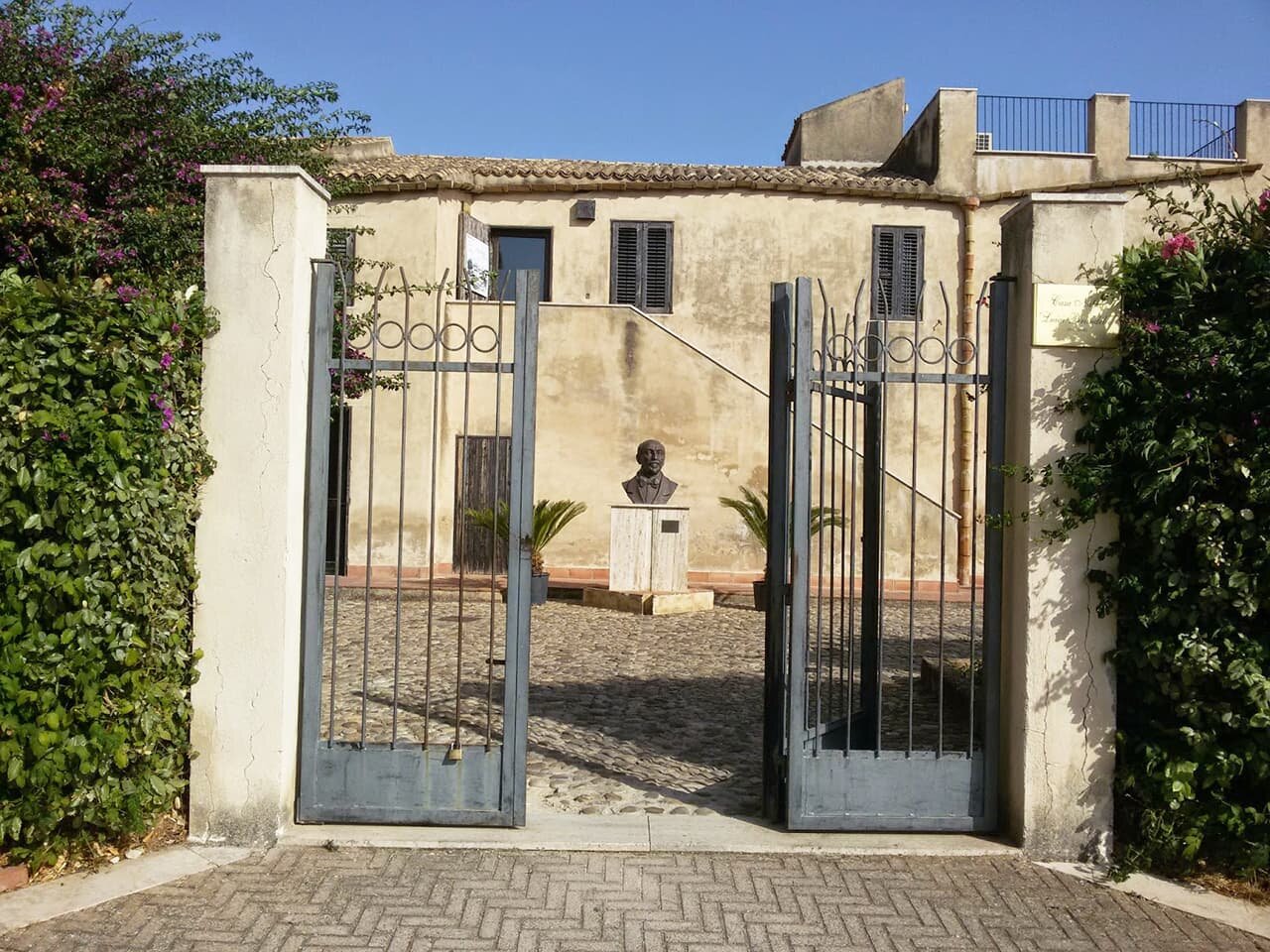 'Musei siciliani tristi come cimiteri a mezzanotte'
