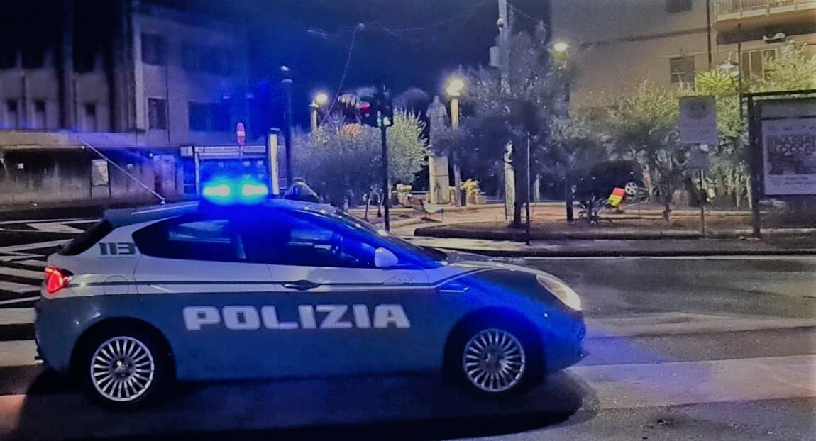 'A tutte le auto...': fermata ragazza catanese in fuga