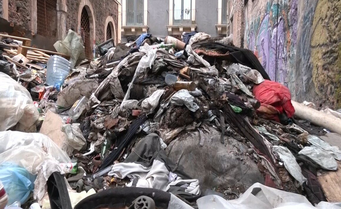 Ecco l'immagine simbolo del degrado a Catania