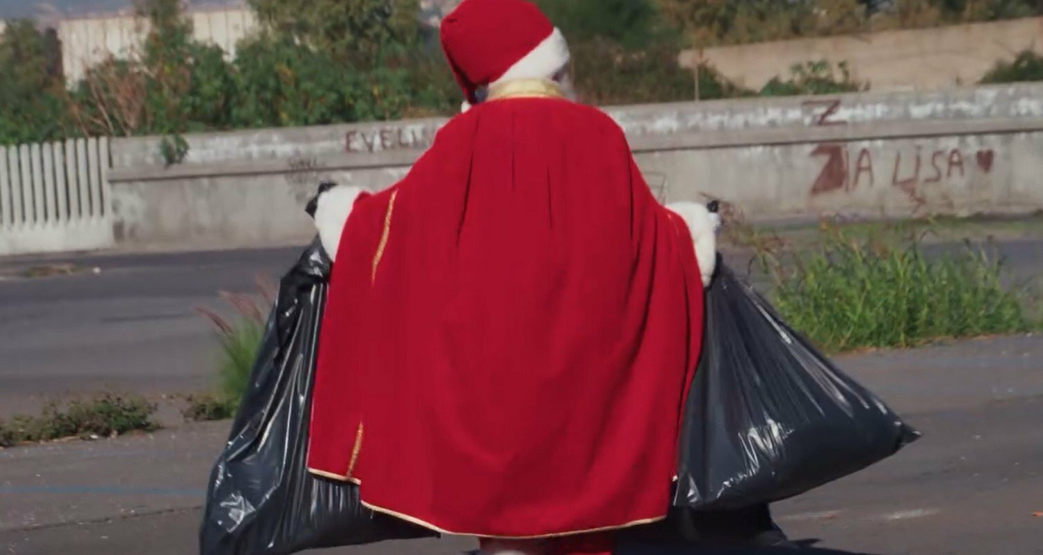 A Catania pure Babbo Natale &egrave; uno zozzone