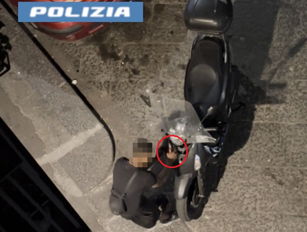 Catania: tenta di rubare motorino e minaccia testimone col coltello