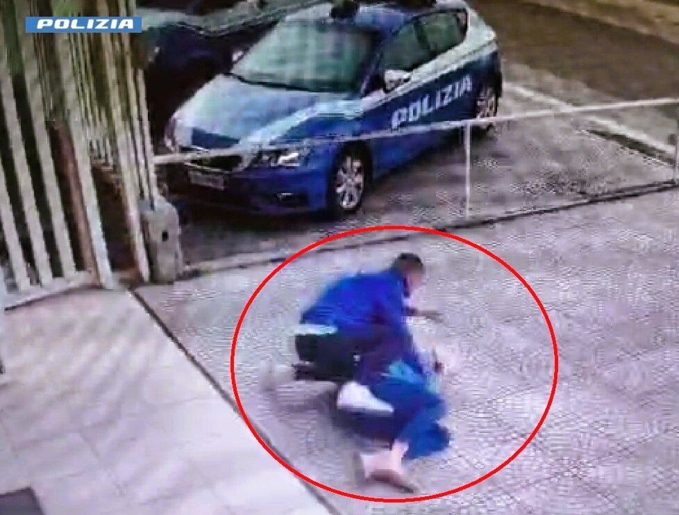Segregata e violentata, poi le botte davanti al commissariato