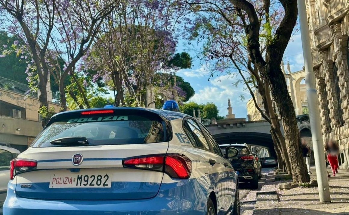 "Venite subito, stanno rubando uno scooter"