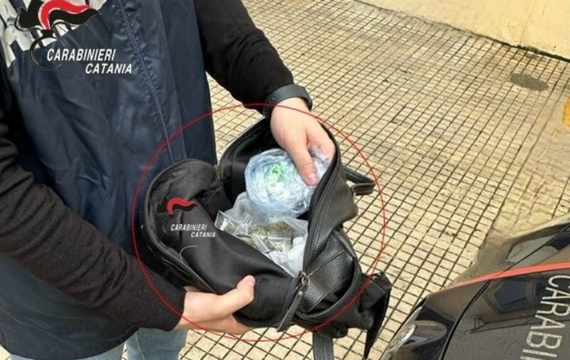 Catania, spaccio vicino all'isola ecologica