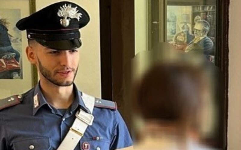 Tenta di sfondare la porta per picchiare la ex