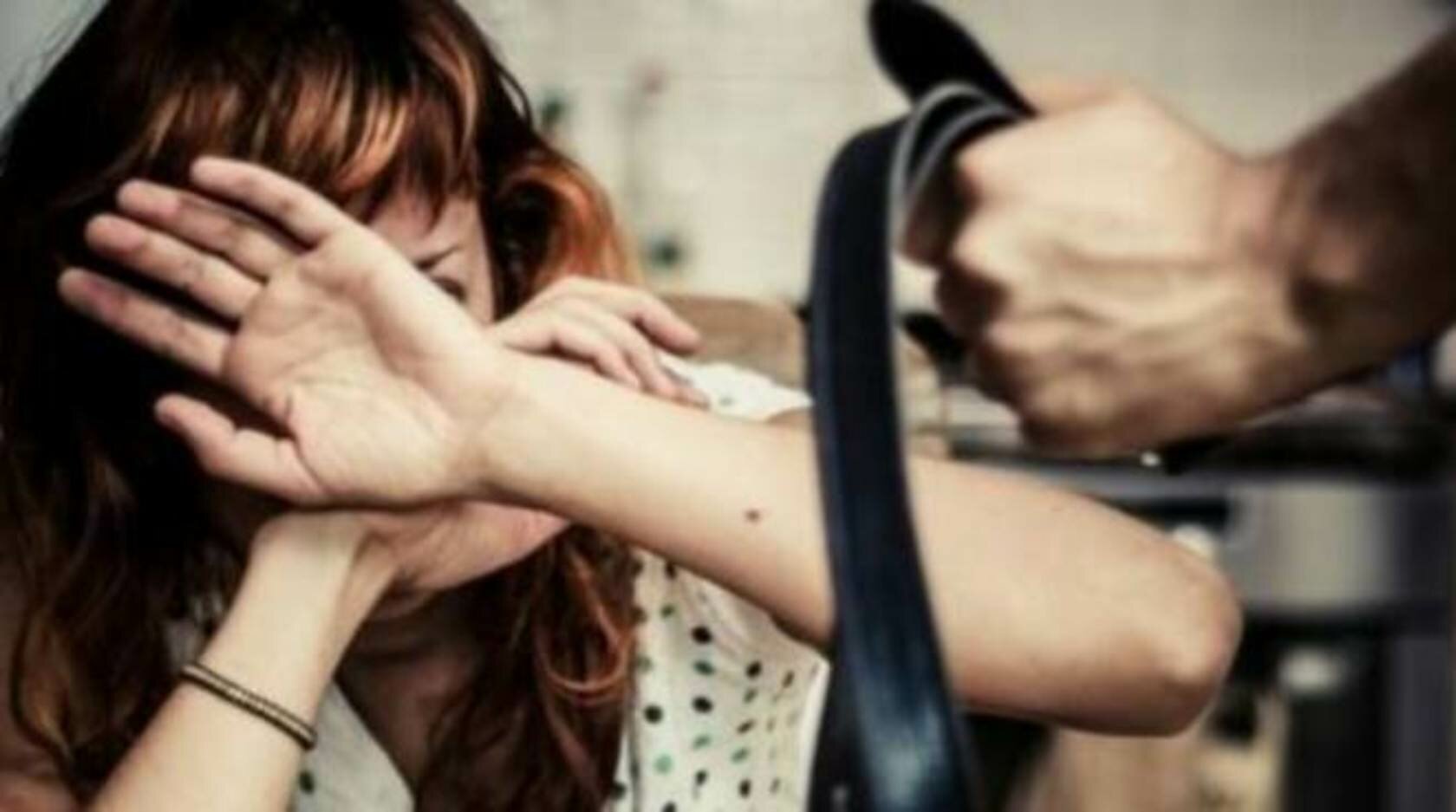 "Ora ti faccio morire": e tenta di uccidere la moglie