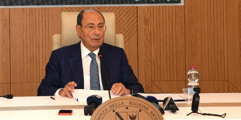 Schifani: 'Un 2023 di successi'. M5s: 'Ma parla della Sicilia?'