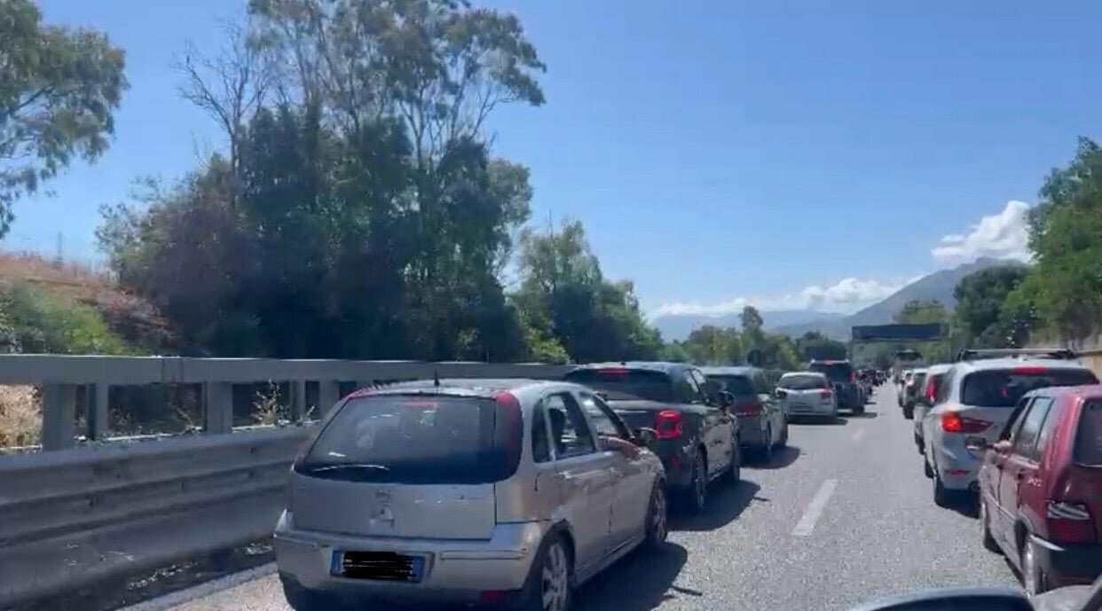 Traffico sulla A19: ancora una domenica bollente
