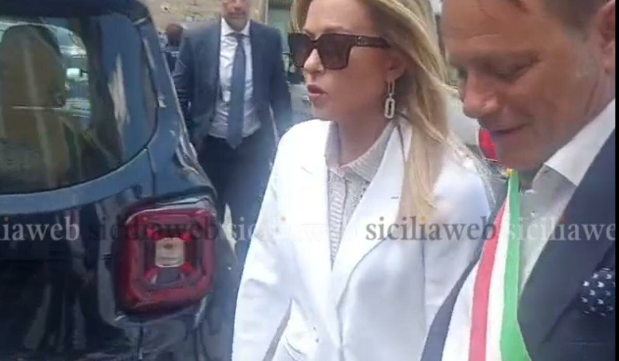 Blitz della Meloni a Niscemi