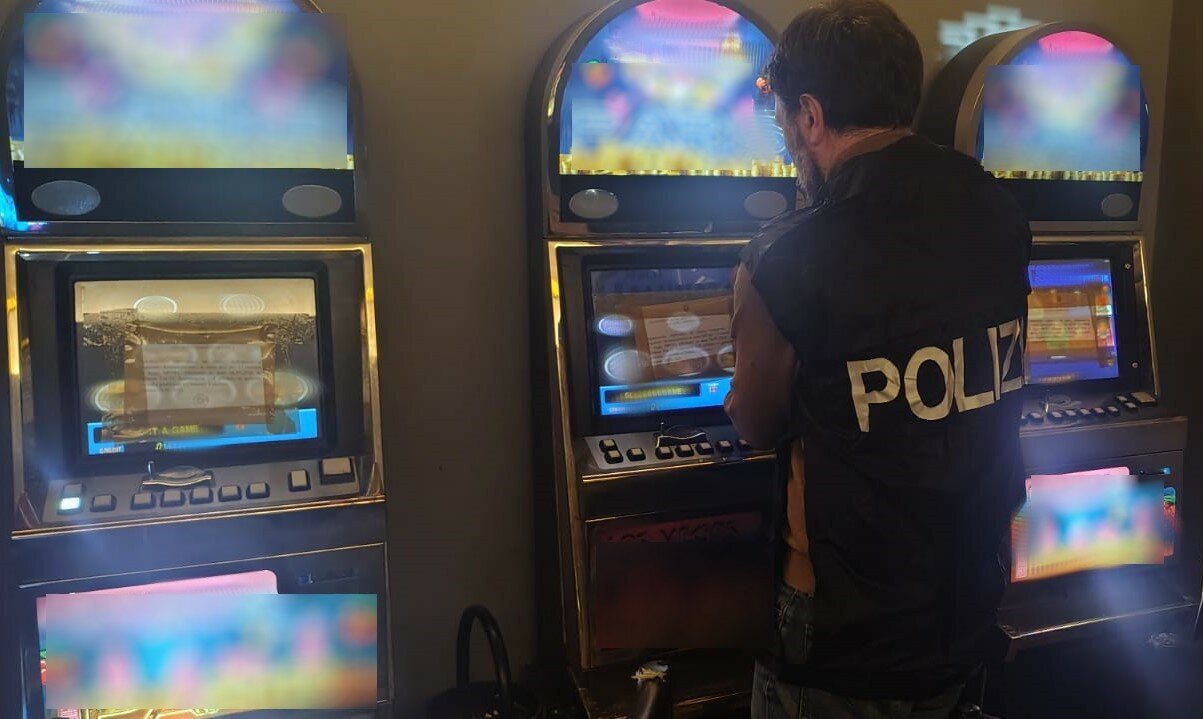 Nel circolo catanese 17 giochi illegali: multa da 188 mila euro