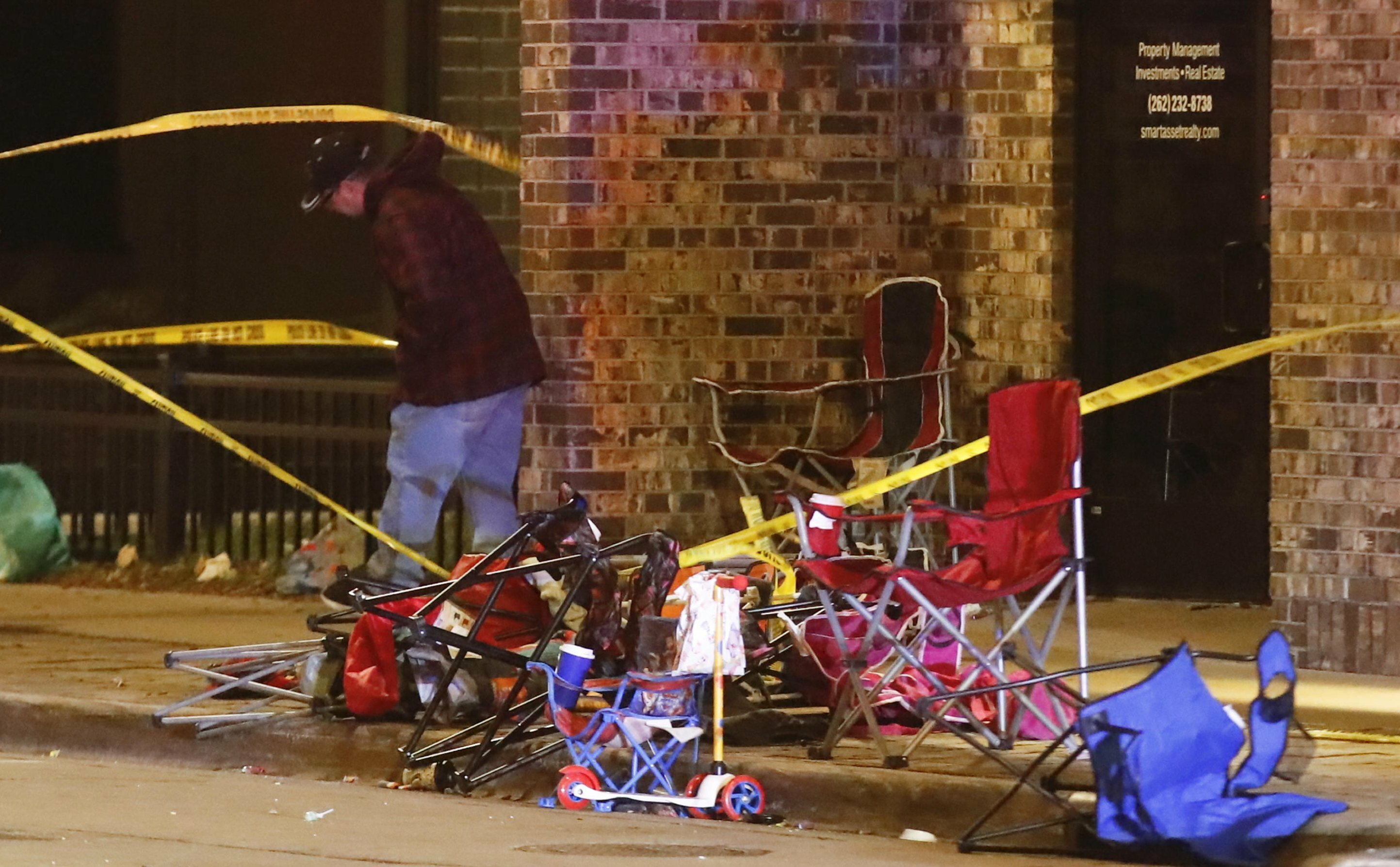 Suv su corteo natalizio, bagno di sangue in Usa