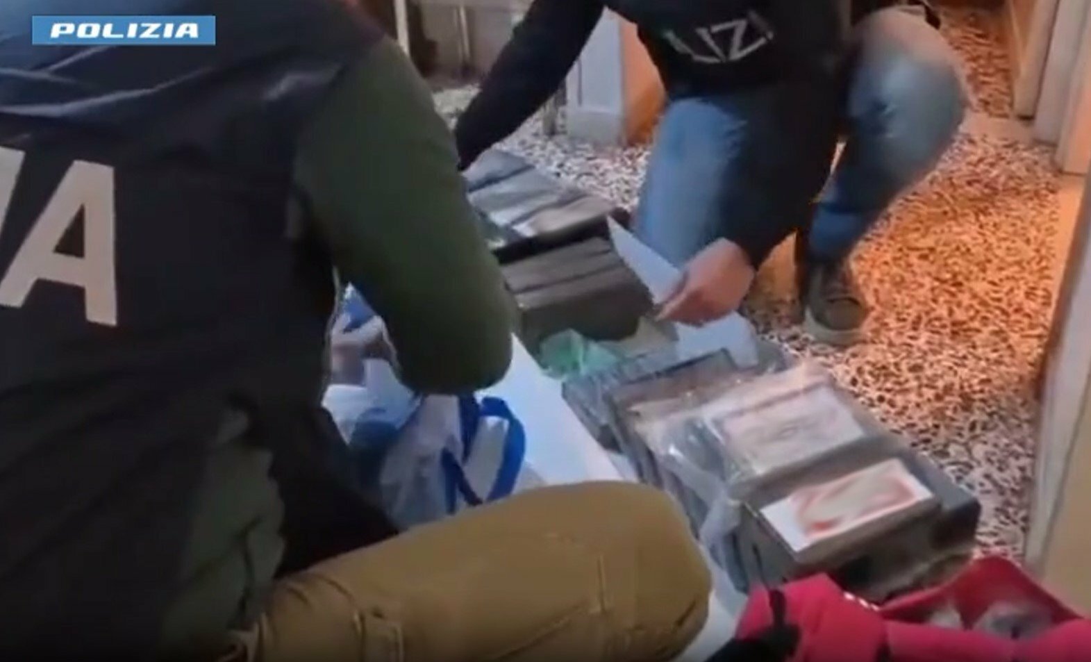 Nel ripostiglio 40 kg di droga, arrestato a Catania