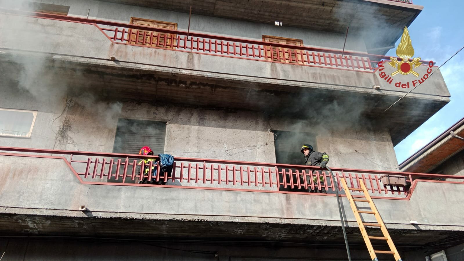 Casa in fiamme a Randazzo