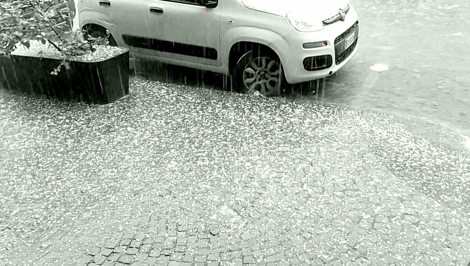 Da Acireale a Catania la grandine all'improvviso