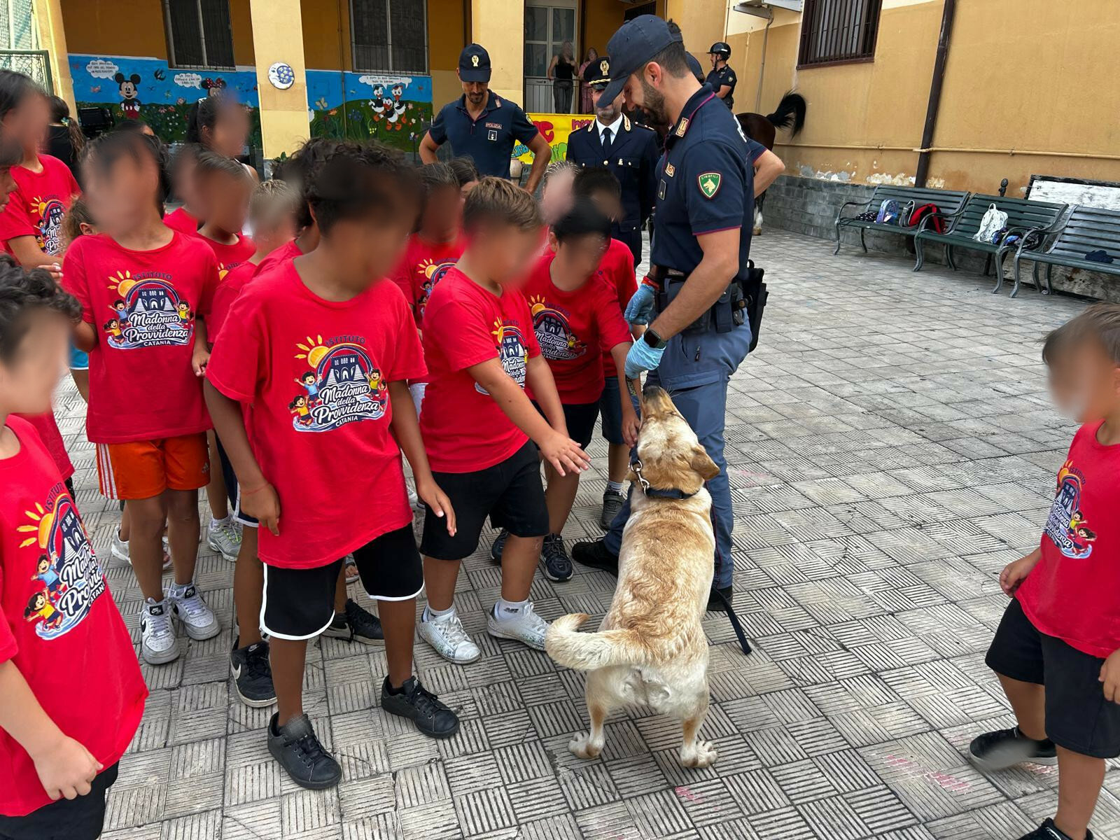 estate-con-la-polizia-di-stato-iniziativa-all’insegna-della-legalita’-con-i-bambini-dell’istituto-“madonna-della-divina-provvidenza”-di-san-cristoforo-(6).jpeg