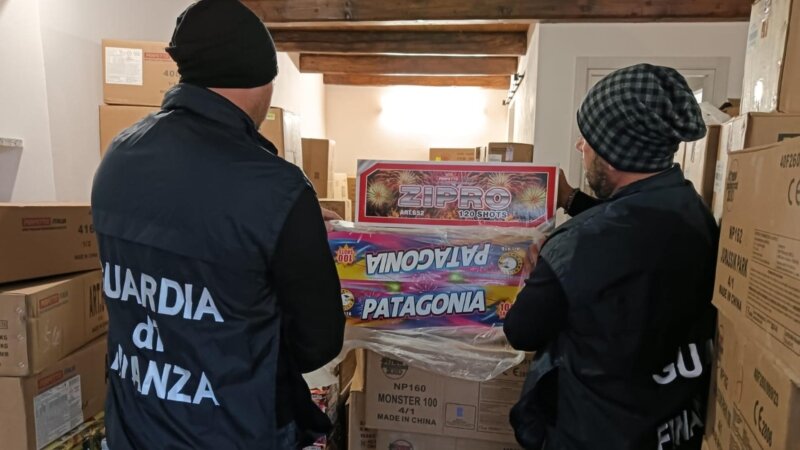 Santabarbara di botti illegali: maxi sequestri