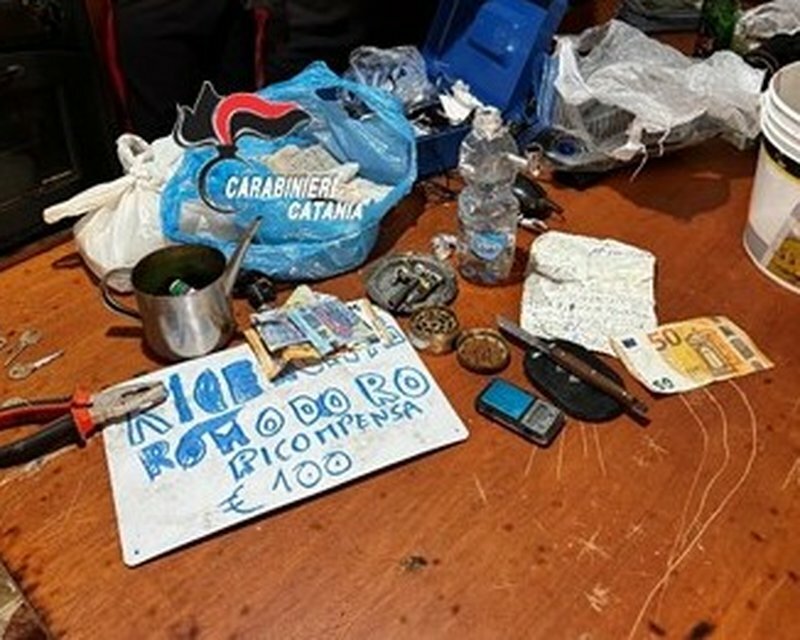 Casa dello spaccio protetta dalle telecamere