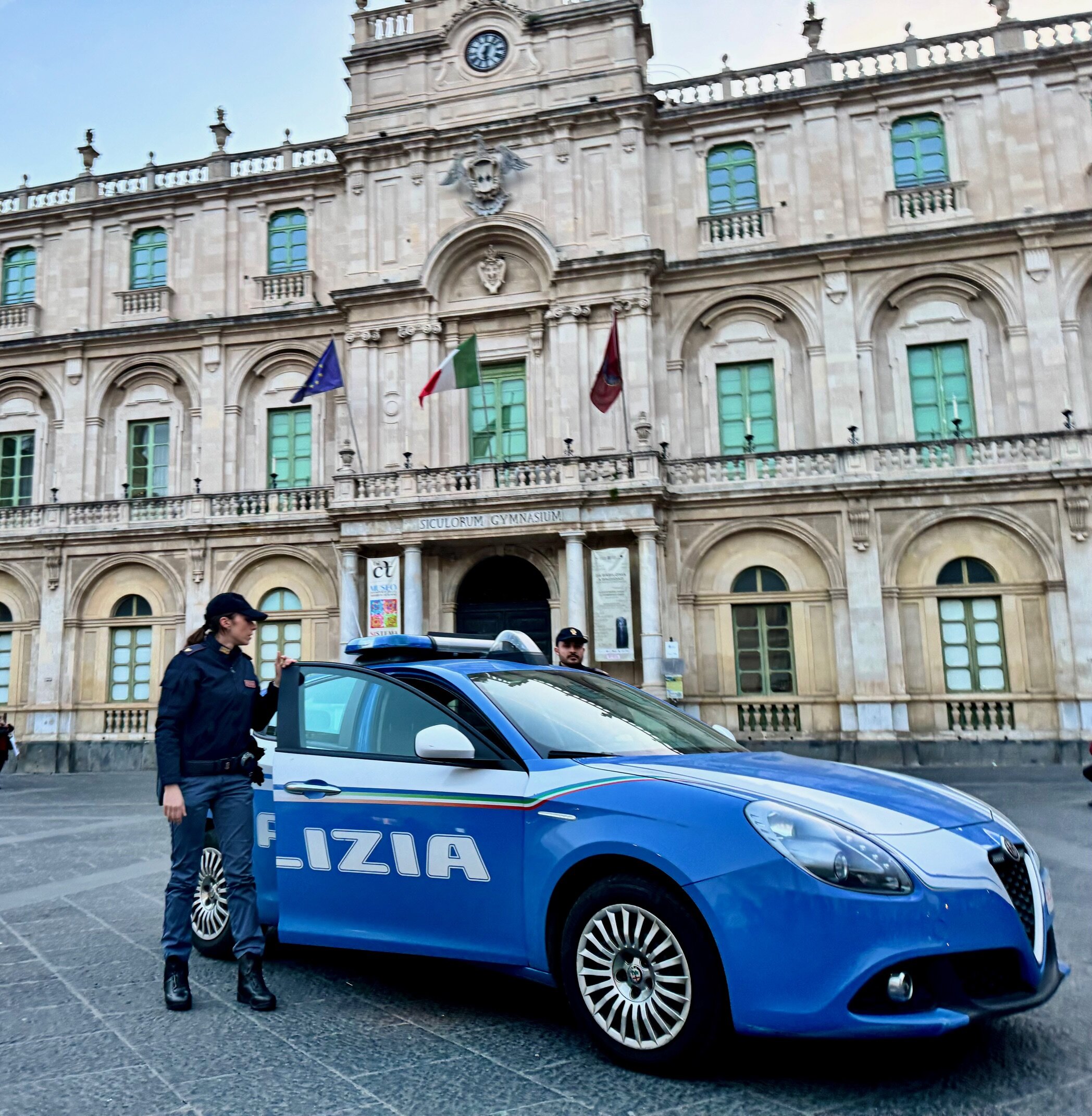 Ruba portafogli in pochi secondi, ma la fuga &egrave; breve