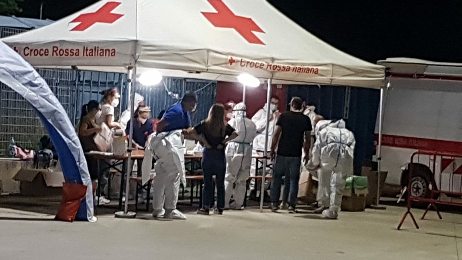 Rivolta dei migranti a Caltanissetta