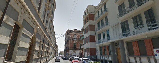 Accoltella due persone in centro a Catania