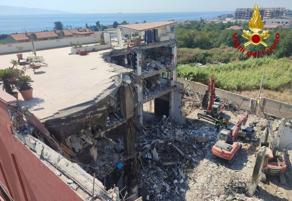 Crollo a Messina, sesto giorno di ricerche