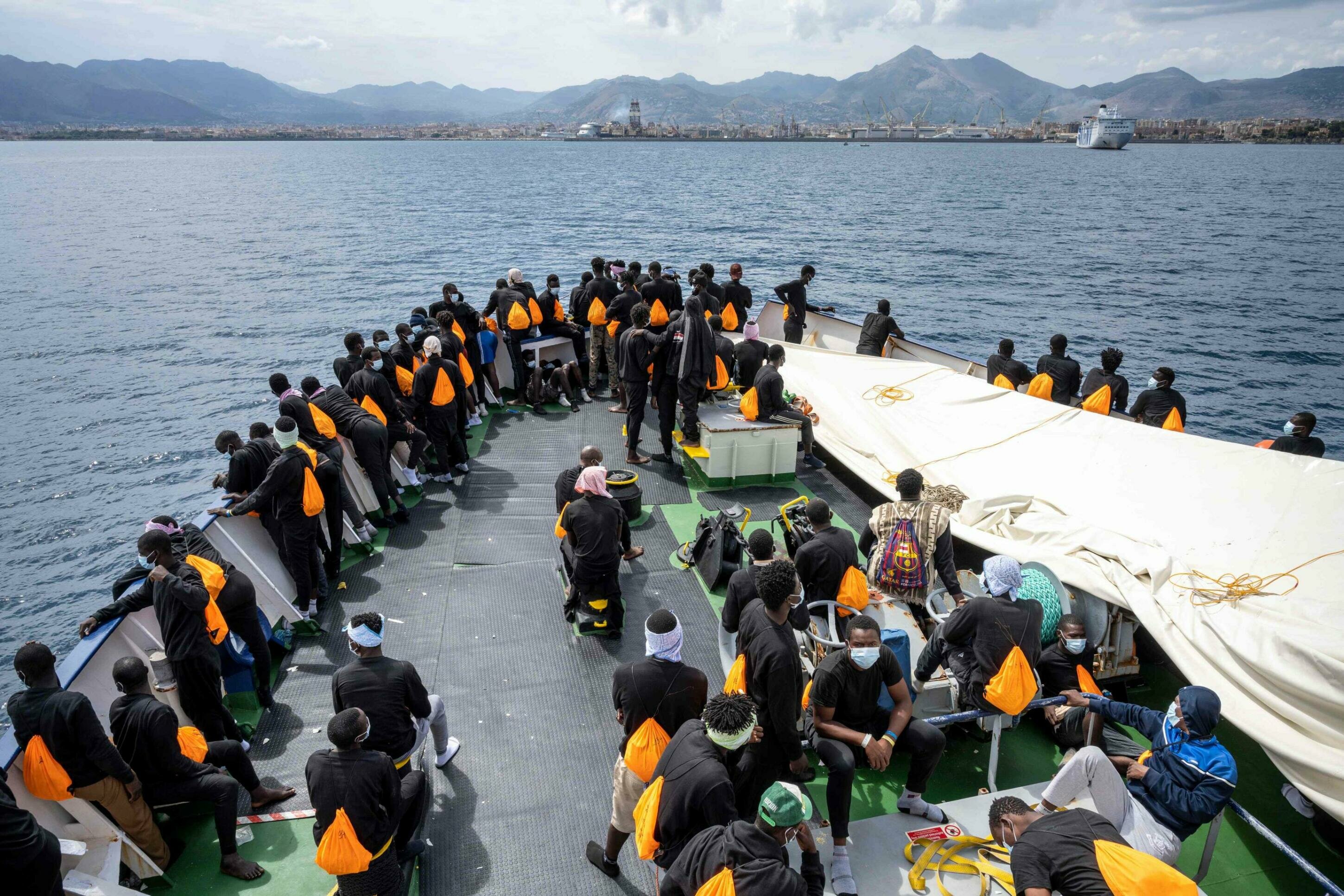 Salvati oltre 200 migranti nel Canale di Sicilia