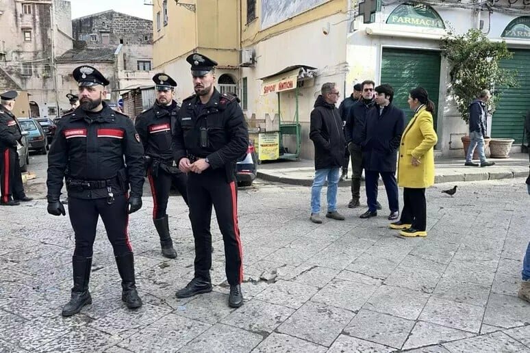 Troupe di Striscia la notizia aggredita a Ballar&ograve;