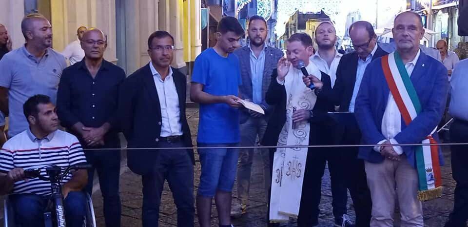 Alla fiera parte 'Faccetta nera', ira del Comune