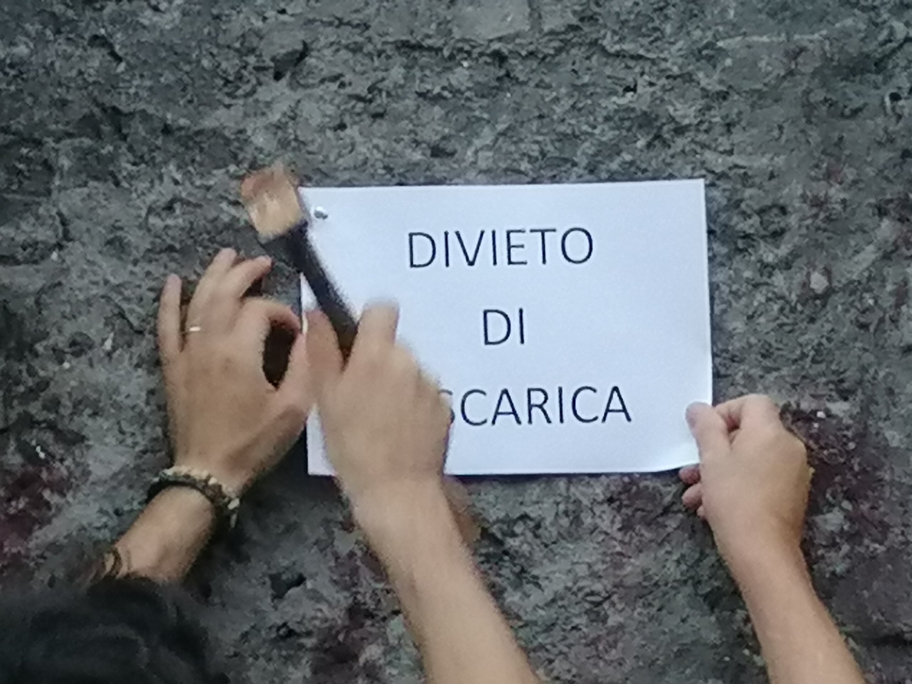 "Mai pi&ugrave; cumuli": e i catanesi fanno la guardia