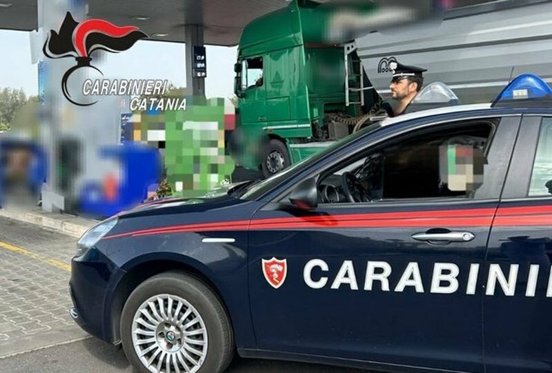 Svuota tir mentre l'autista dorme: arrestato