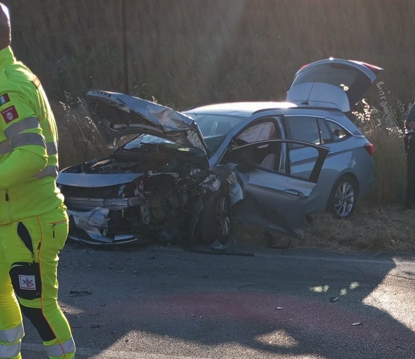 Scontro tra auto: perde la vita un insegnante