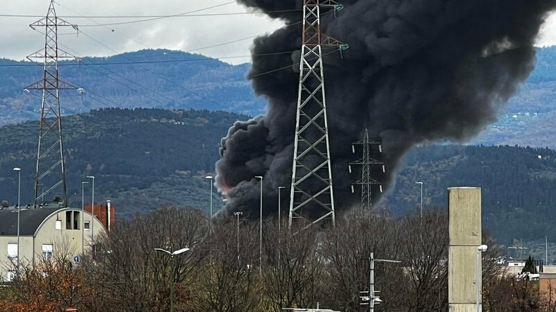 Esplosione nel deposito Eni, operaio catanese tra i dispersi